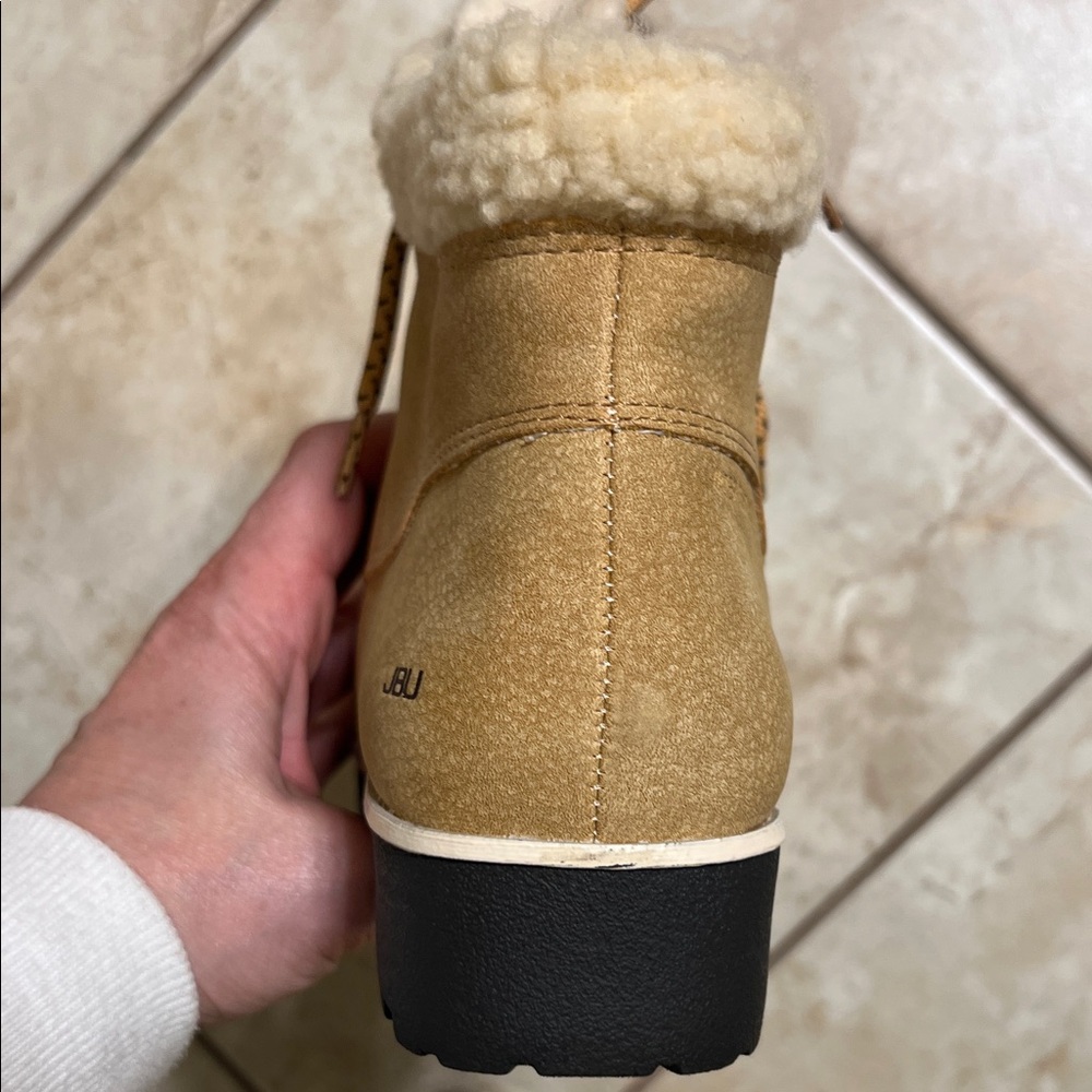 JBU Women's Tan Winter Boots with Black Soles Size 6 - Picture 11 of 14